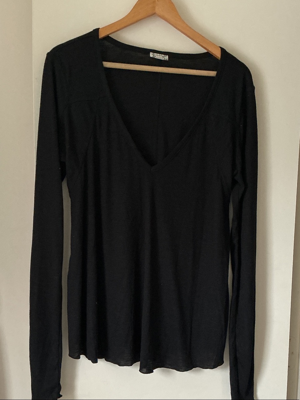 FREE PEOPLE Long Sleeve V-Neck Women's Top - Black
